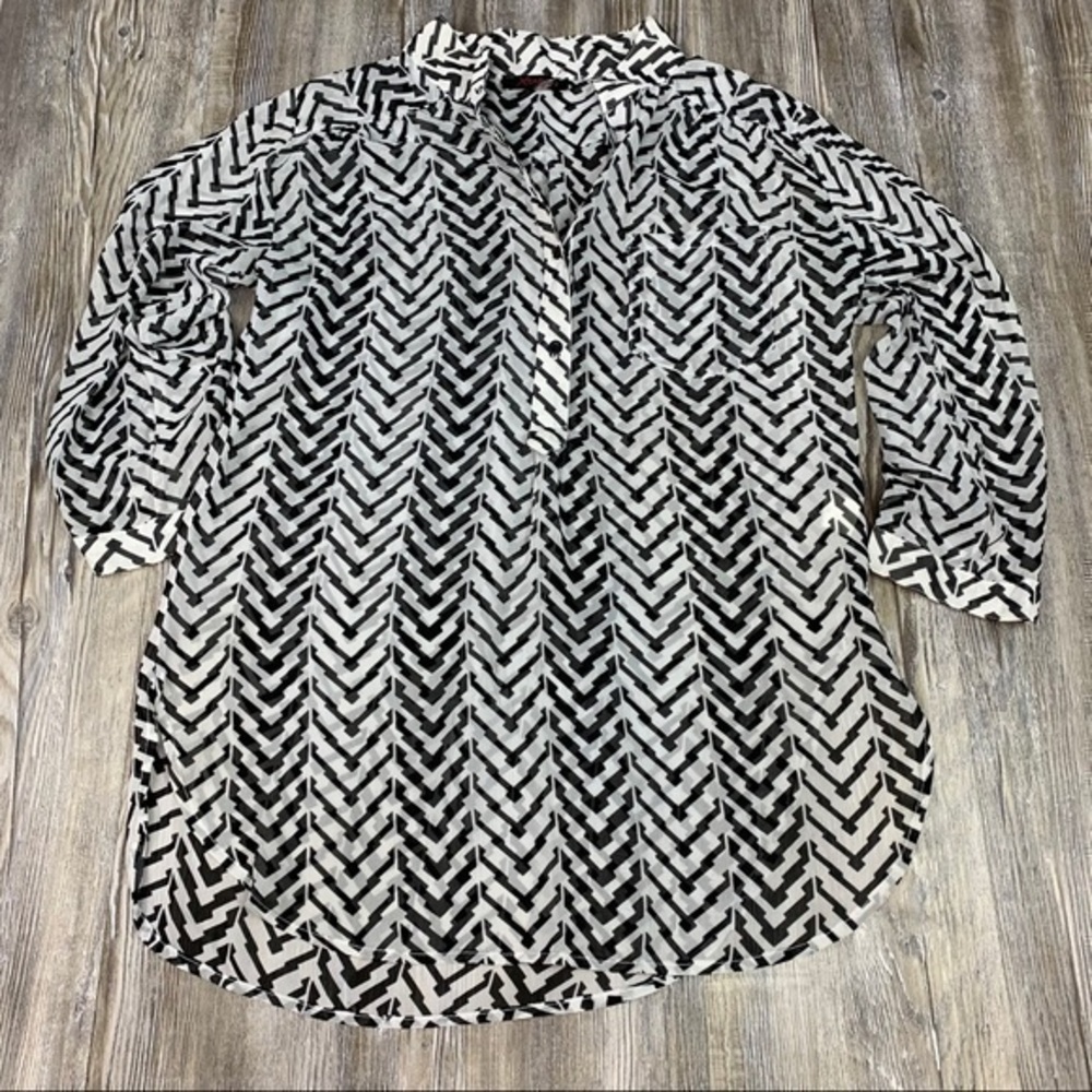 Xtaren Black White Print Split Neck Blouse Size S